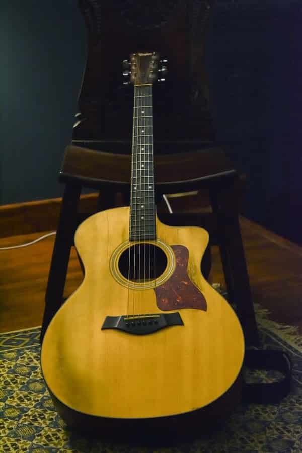 How To Choose An Acoustic Guitar