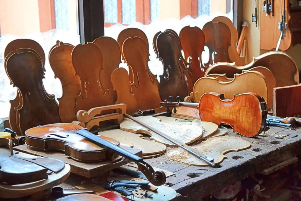 How does a violin work?
