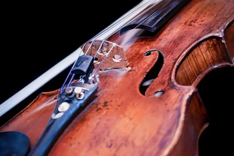 How to play the violin