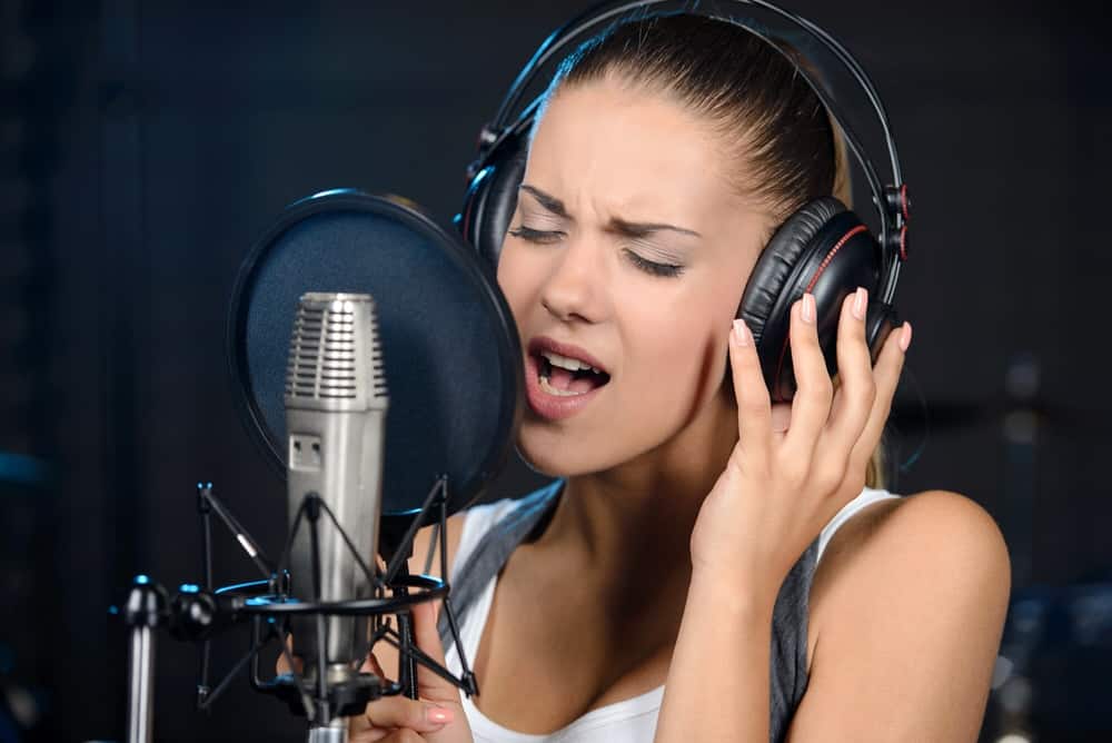 10 Ways to Improve Singing with a Microphone