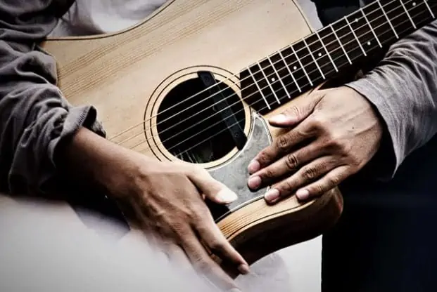 Acoustic guitar buying guide