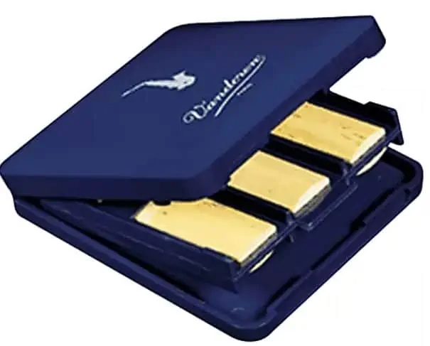 VANDOREN REED CASE FOR ALTO SAX OR CLARINET REEDS