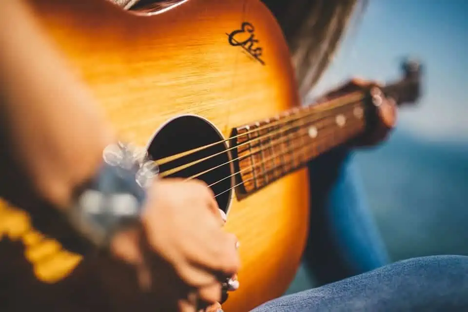 18 Best Acoustic Guitar Under 500