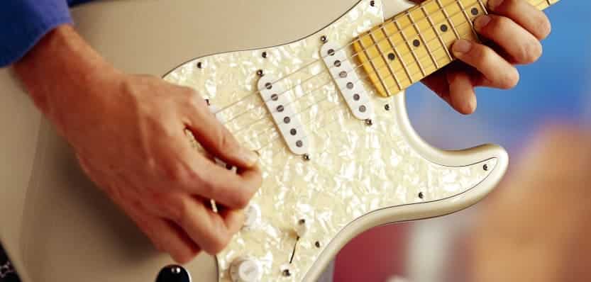 Challenges Of Playing The Electric Guitar Without An Amp