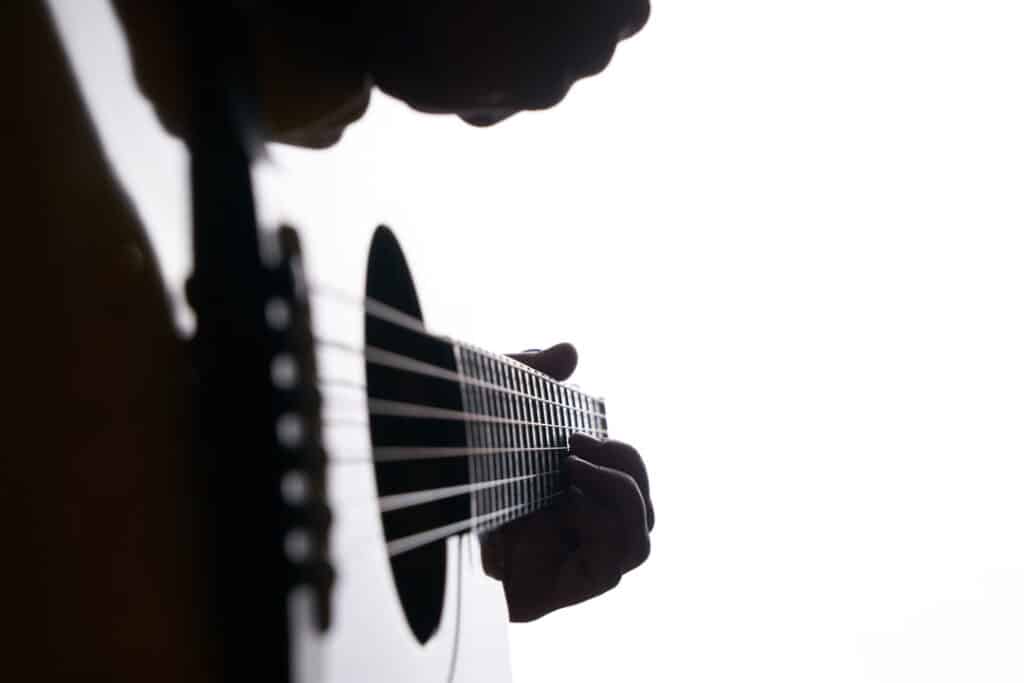 What Is The Best Guitar For Fat Fingers? (2023) Ted's List