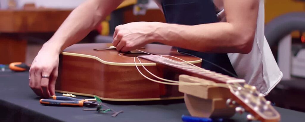 Top 8 Best Acoustic Guitar Strings For A Beginner (2025) When To Change Your Guitar Strings
