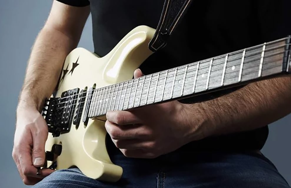 Light Vs Heavy Guitar Strings - Which Gauge Do You Need? Electric Guitar With Heavy String