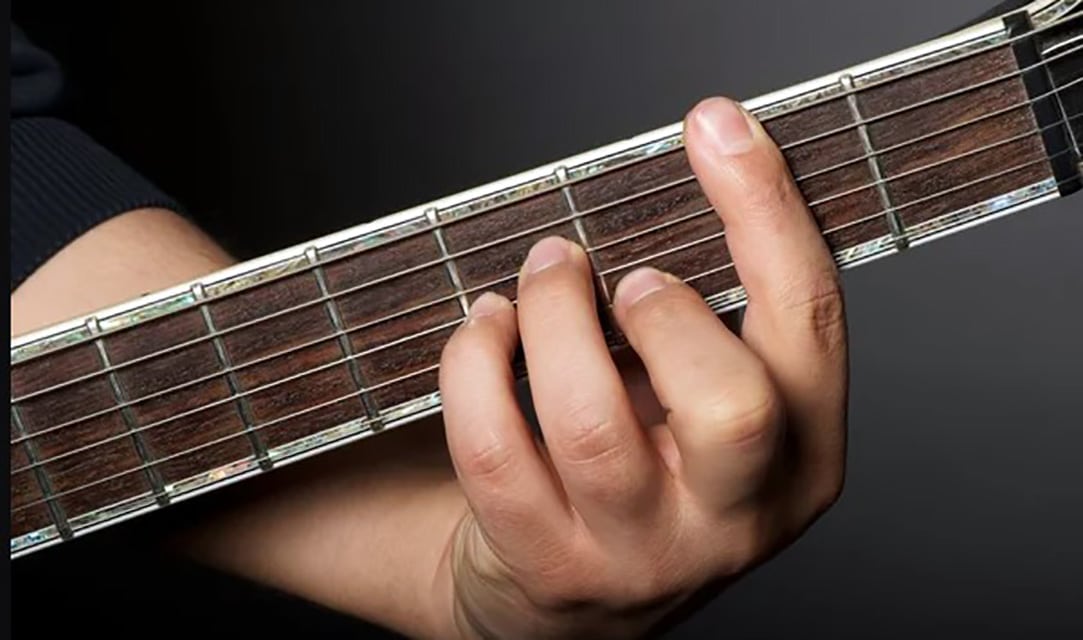 Light Vs Heavy Guitar Strings - Which Gauge Do You Need? Minor Chords Play On Light Gauge String