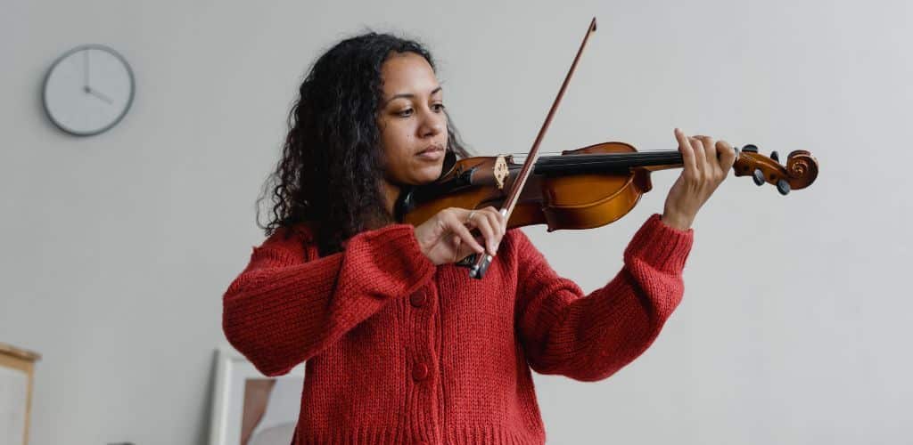 Violin Size For Adults: Find Your Perfect Fit! A Violinist Playing A Violin That Is A Right Fit