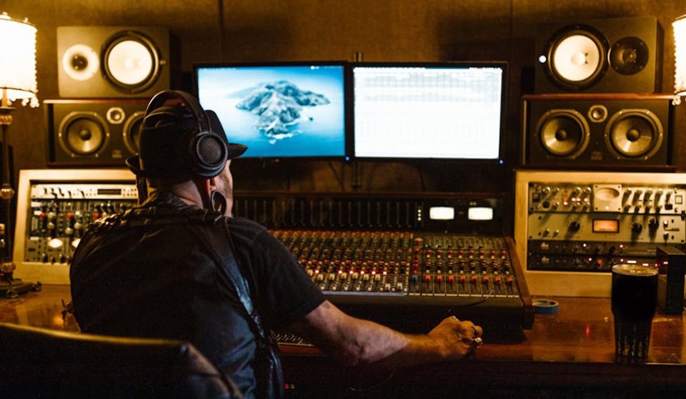 Best Audio Interface For Rode Podmic: Top Picks For Perfect Sound Quality Headphones In Front Of Monitors