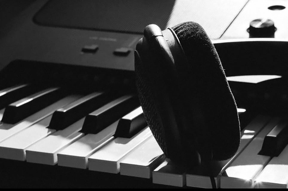 Roland Xp50: Unlocking The Sonic Potential Of A Classic Synthesizer Keyboard And Headset For Music