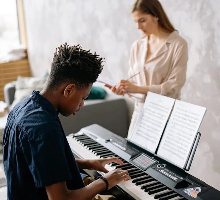 Roland Xp50: Unlocking The Sonic Potential Of A Classic Synthesizer Playing With A Piano Keyboard
