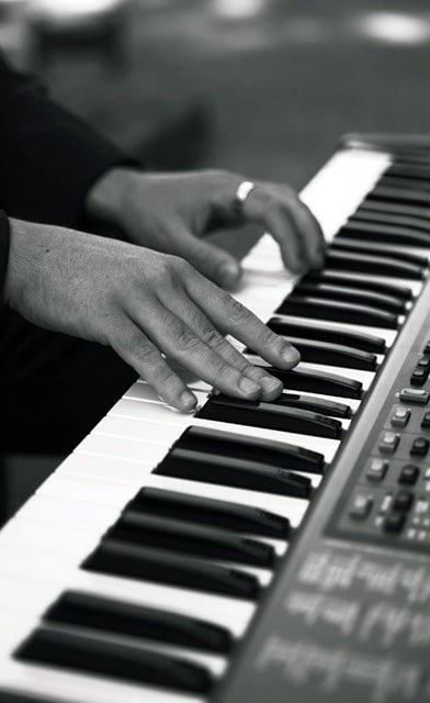 Yamaha P115B Digital Piano: In-Depth Review, Features &Amp; Buyer’s Guide Playing The Keyboard
