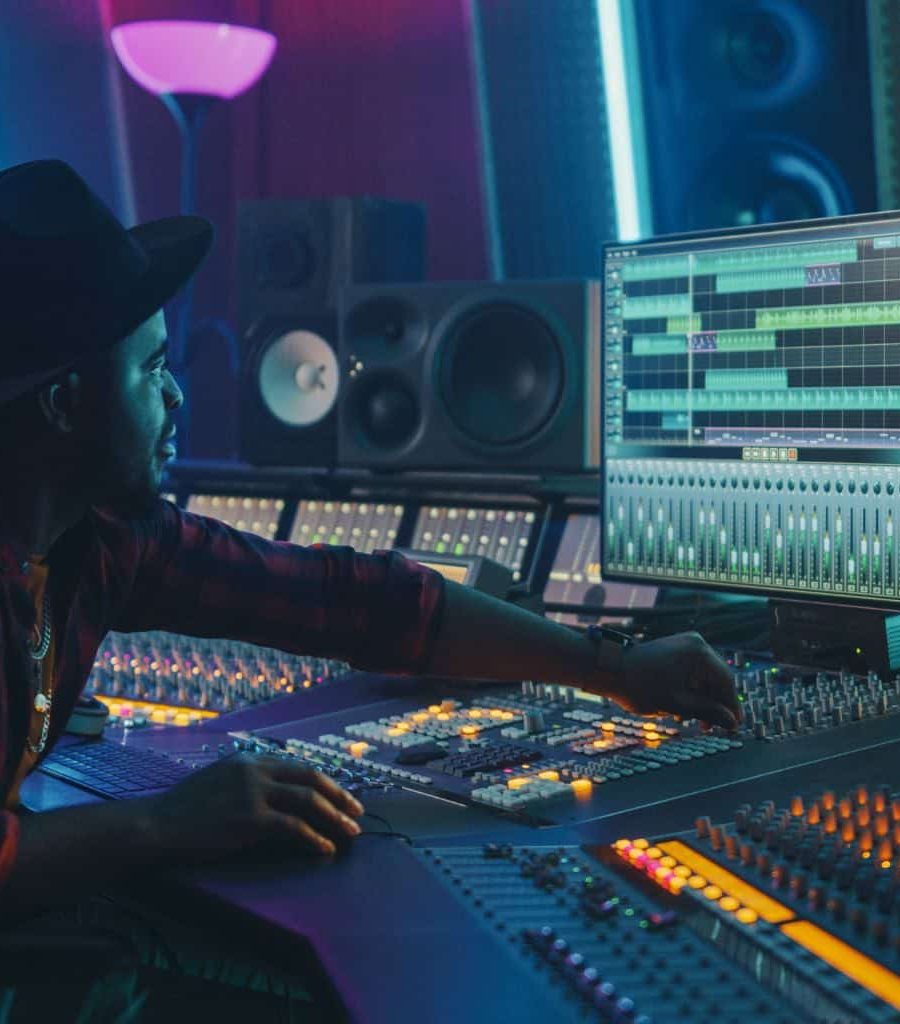 A Music Producer Using A Daw A Music Producer Using A Daw