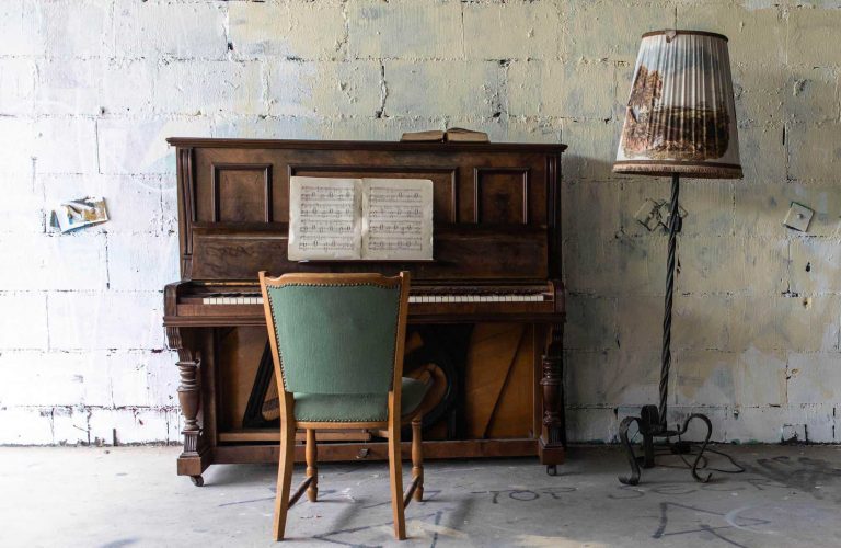 Upright vs Grand Piano Upright vs Grand Piano